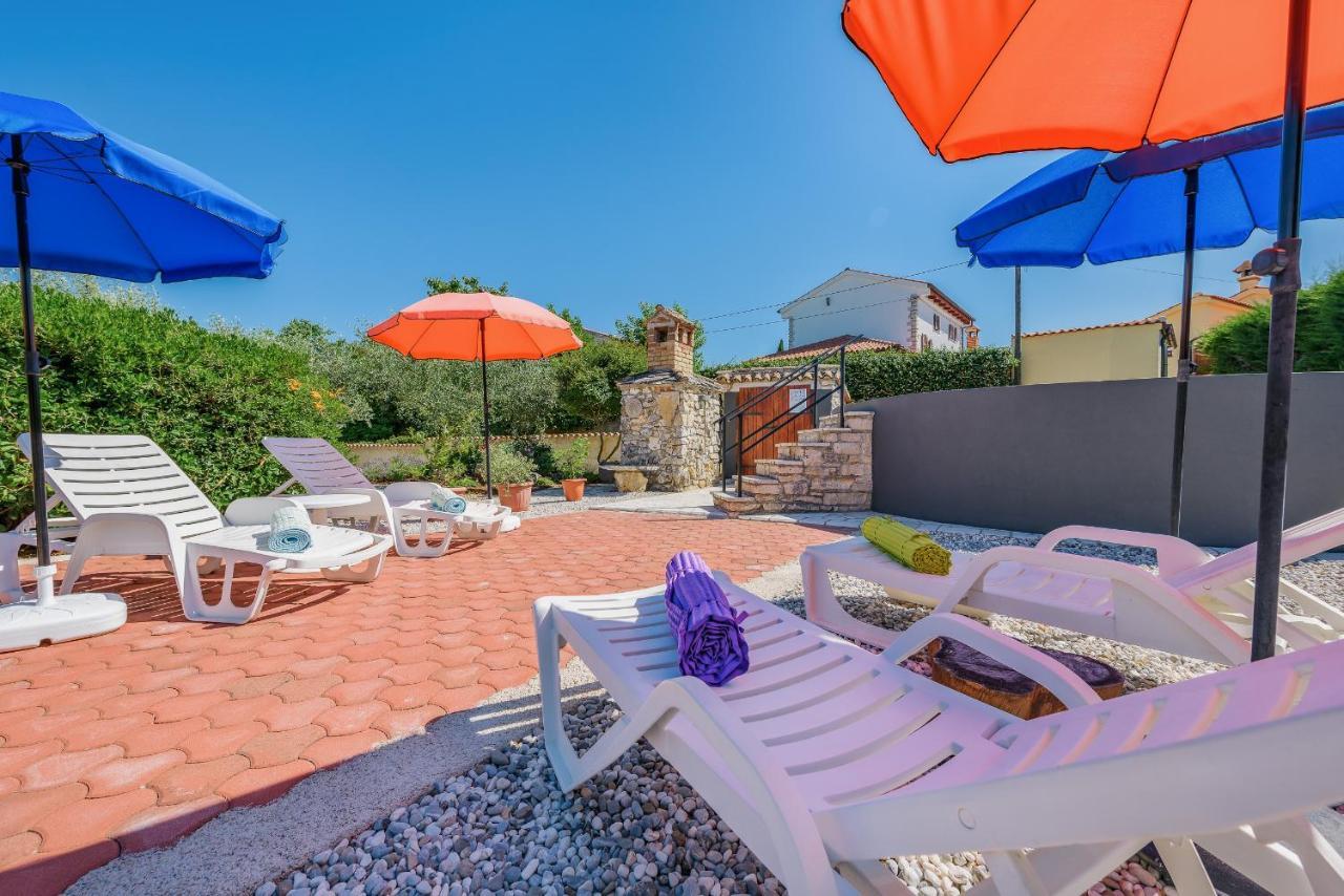 Apartment With Pool Višnjan Kültér fotó