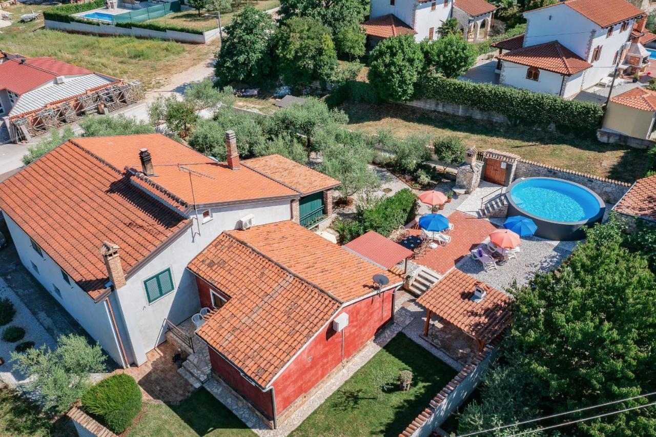 Apartment With Pool Višnjan Kültér fotó