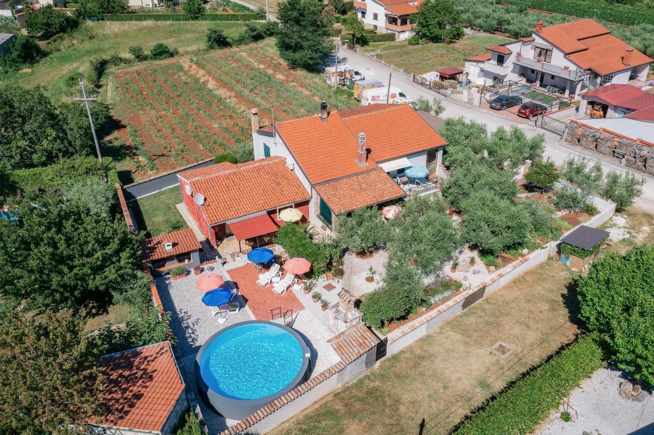 Apartment With Pool Višnjan Kültér fotó