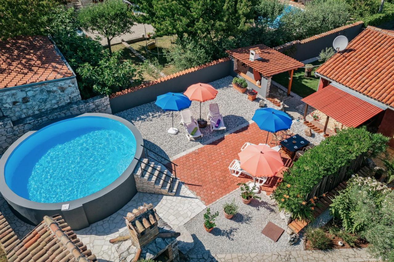Apartment With Pool Višnjan Kültér fotó